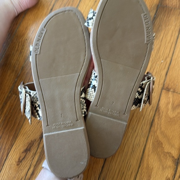 NWT Old Navy Snakeskin Buckle Slides 7 - Picture 4 of 4